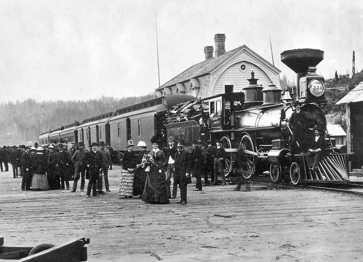 First transcontinental train arrives at Port Moody.