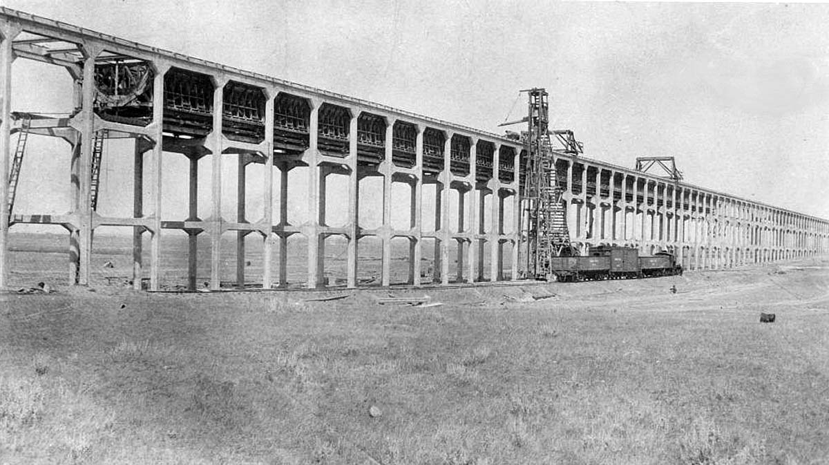 Construction of the Brooks Aqueduct.