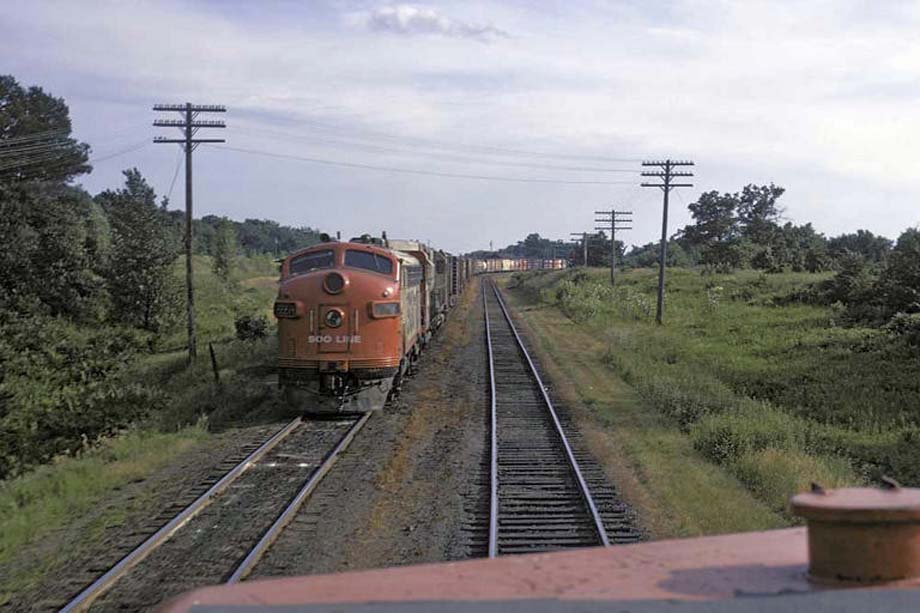 Soo Line trains meet at Cardigan Junction.