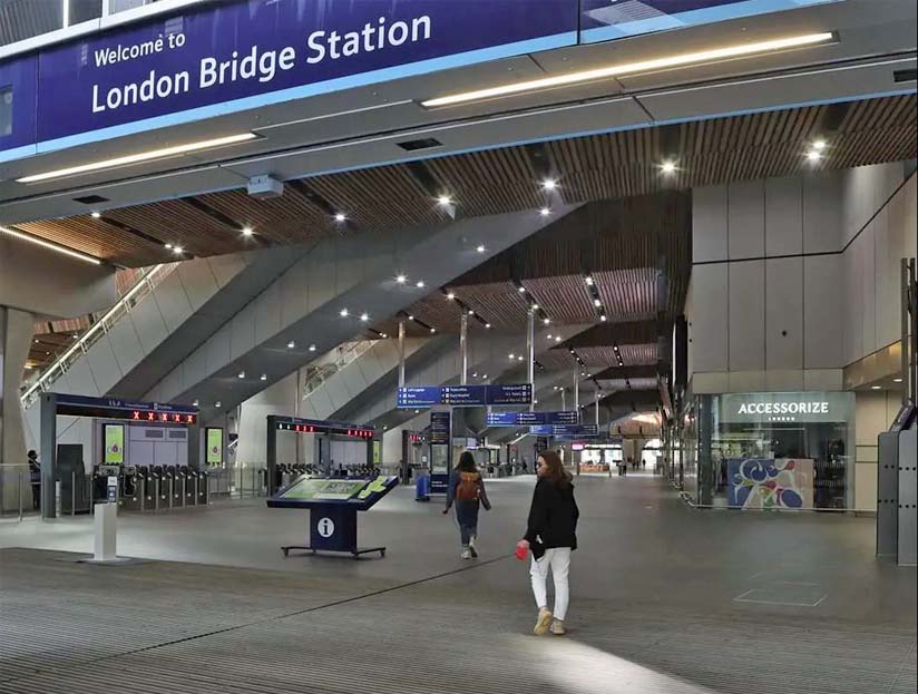 Nearly deserted London Bridge Station.