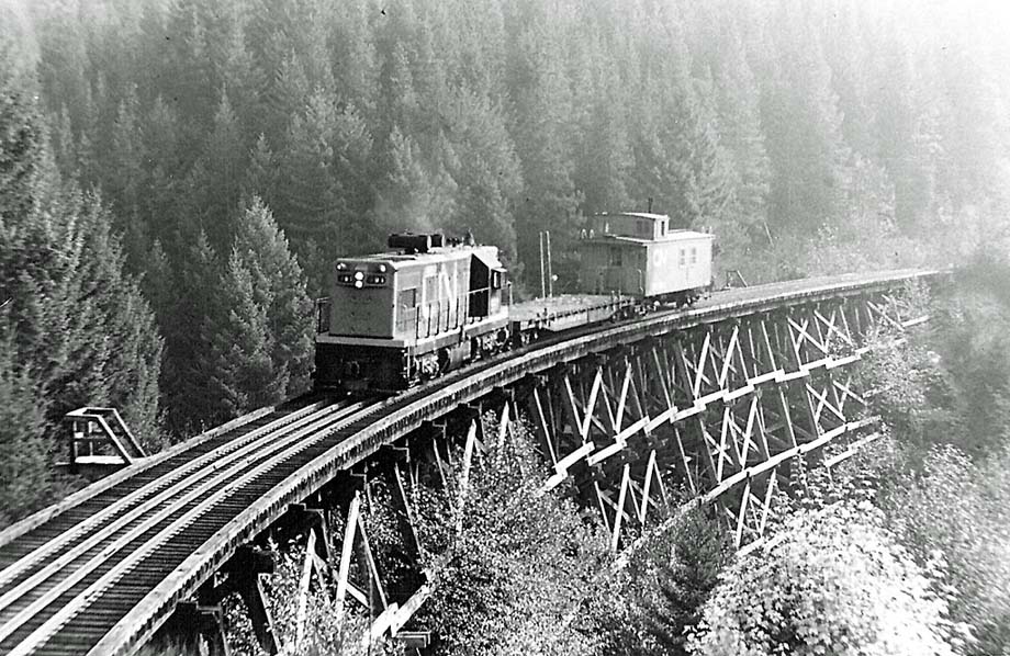 CN Extra 991 West crosses Todd Creek trestle.