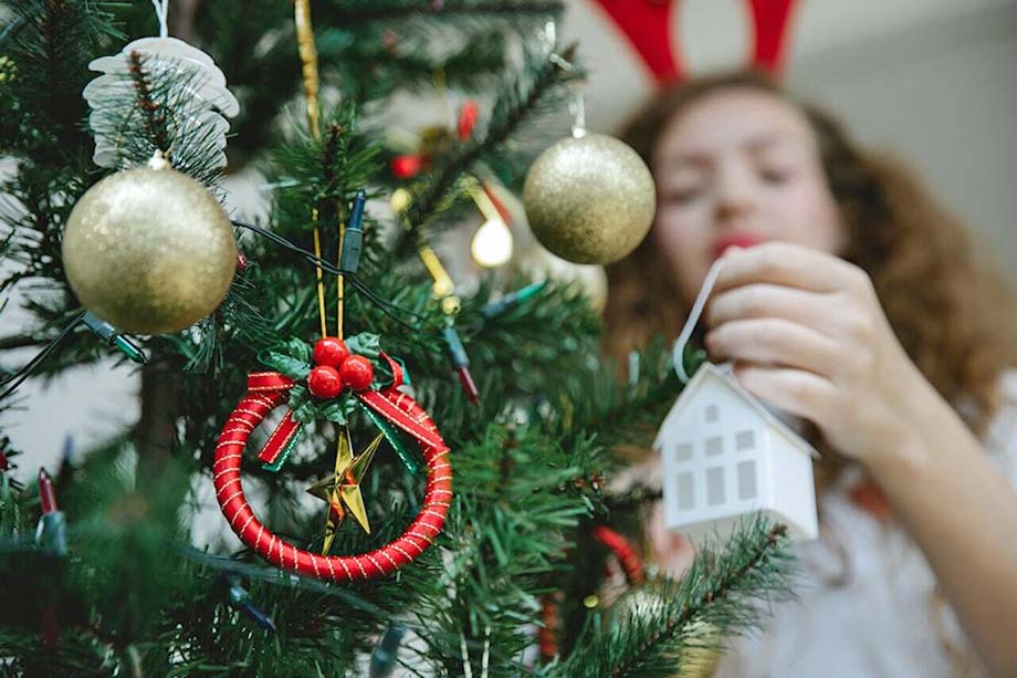 An unidentified woman at a Christmas Craft Fair.