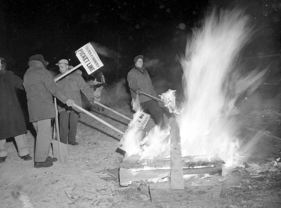 Firemen strikers burning pickets.