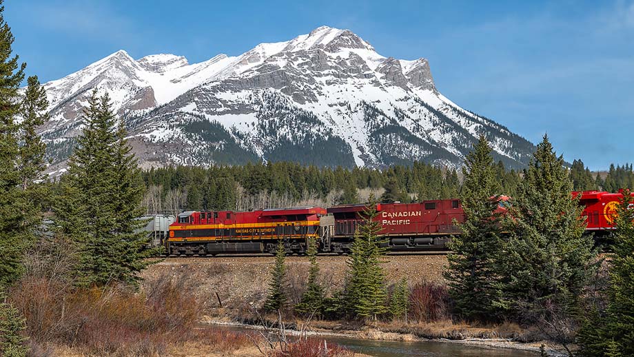 CP 8160 East pulls grain MT's over the Crowsnest Sub.