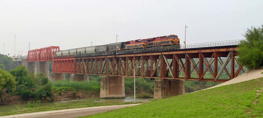 An arist's rendering of a new KCS span over the Rio Grande River.