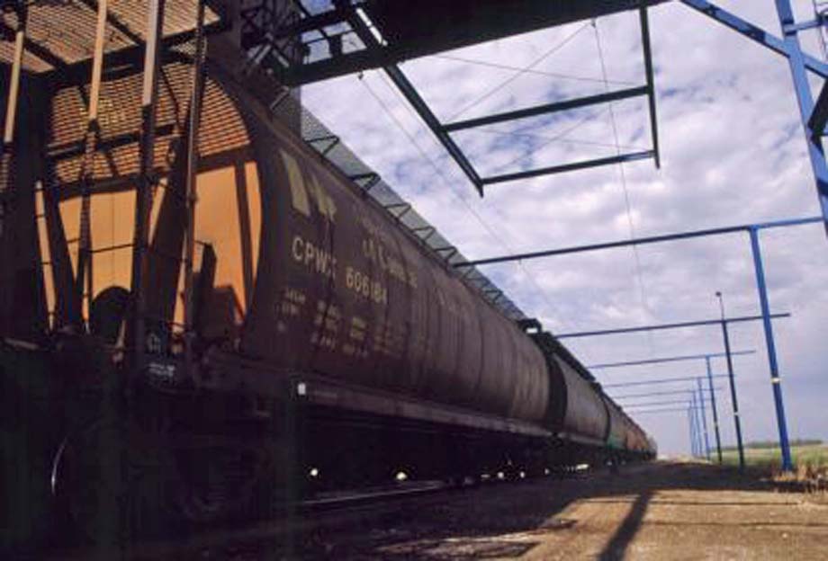 Trudeau hoppers at a loading facility.