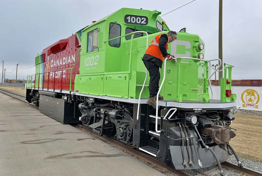 CP 1002 hydrogen-electric locomotive.