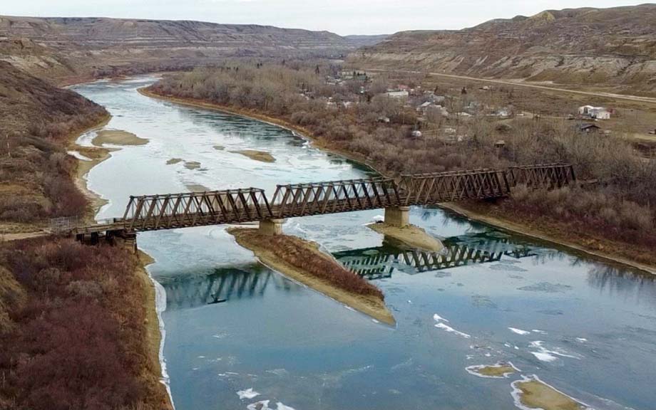 East Coulee truss bridge.