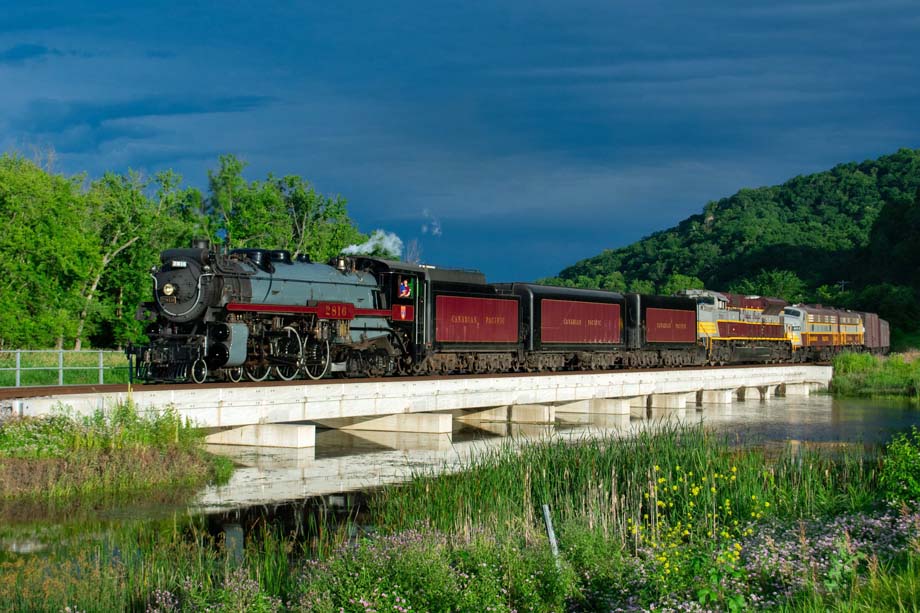 CPKC 2816 leads the train through LaCrescent, Minnesota.