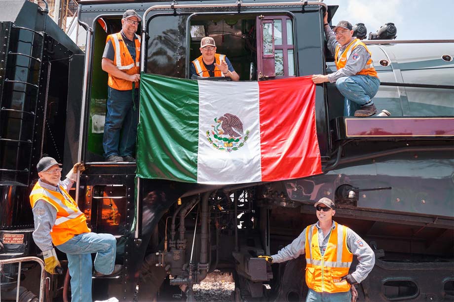 CPKC 2816 reaches Mexico City.