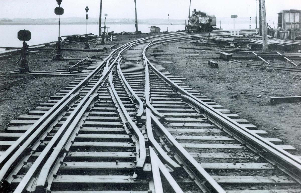 PEI dual-gauge trackage