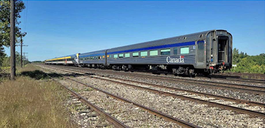 A CN locomotive with one center-flow hopper car.