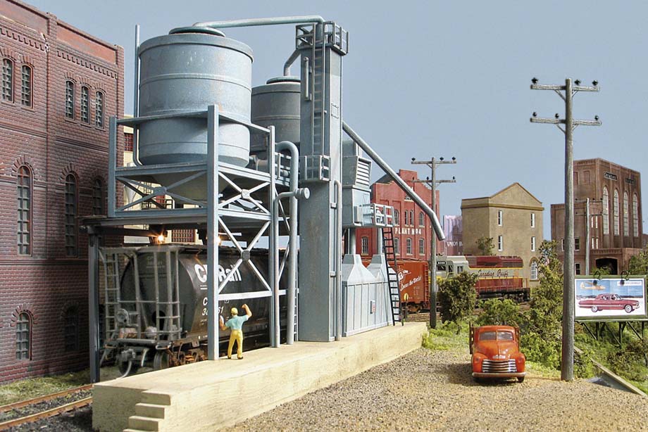 CP 8200 pulls a boxcar from a siding.