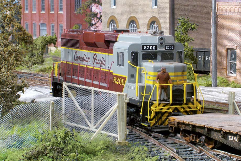 CP 8200 pulls a boxcar from a siding.