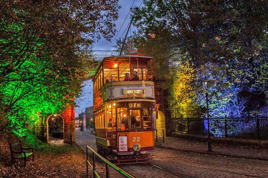 A tram approaches Bowes-Lyon Bridge.